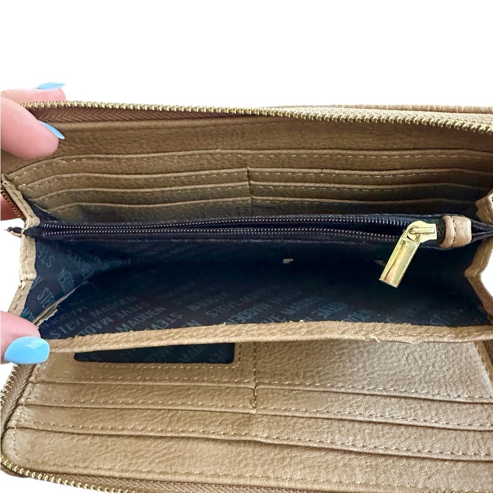 Steve Madden Logo Embossed Wallet Wristlet Clutch Multi pocket - Picture 5 of 5